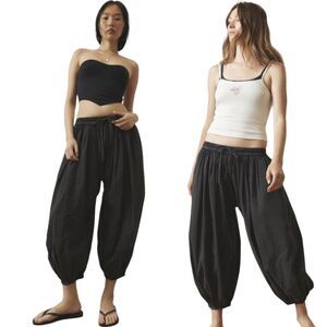 NWT black  Billowy Out From Under balloon pants harem pants size S